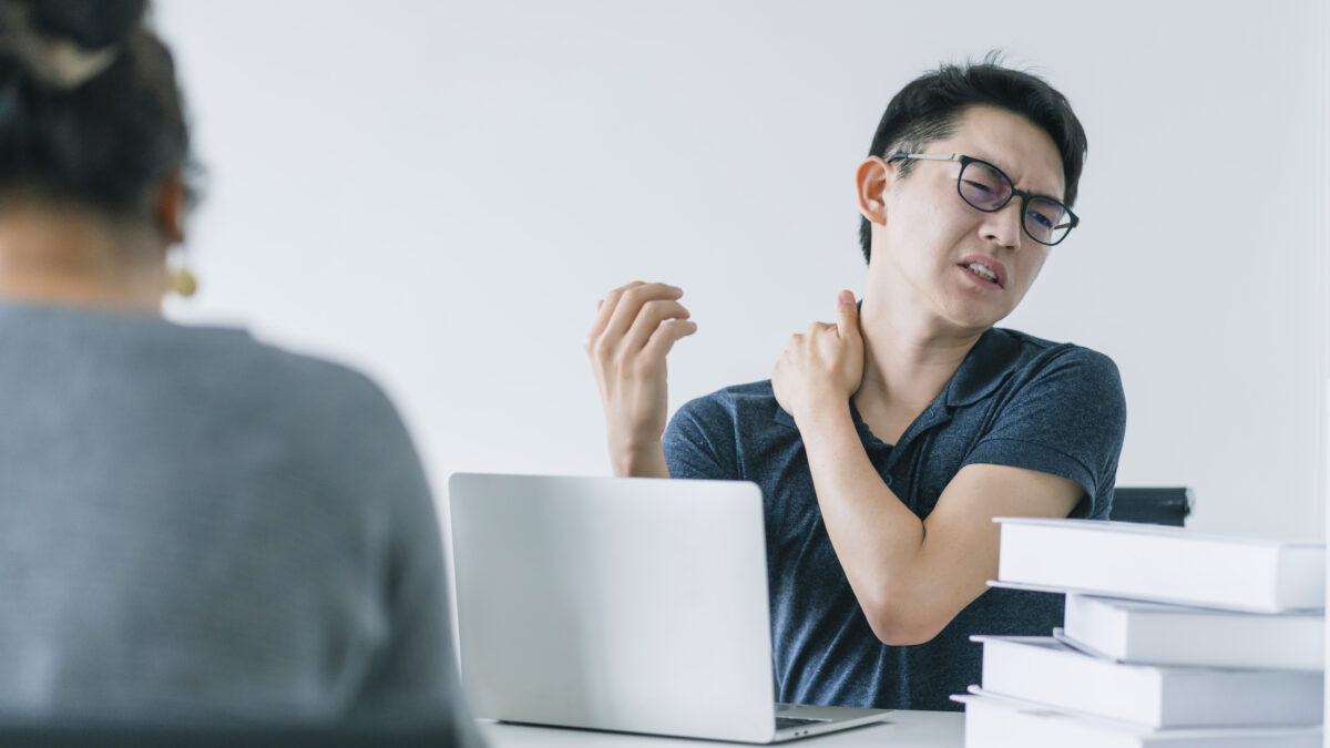 Pundak kaku setelah duduk lama
