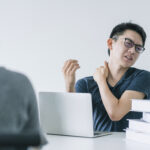 Pundak kaku setelah duduk lama