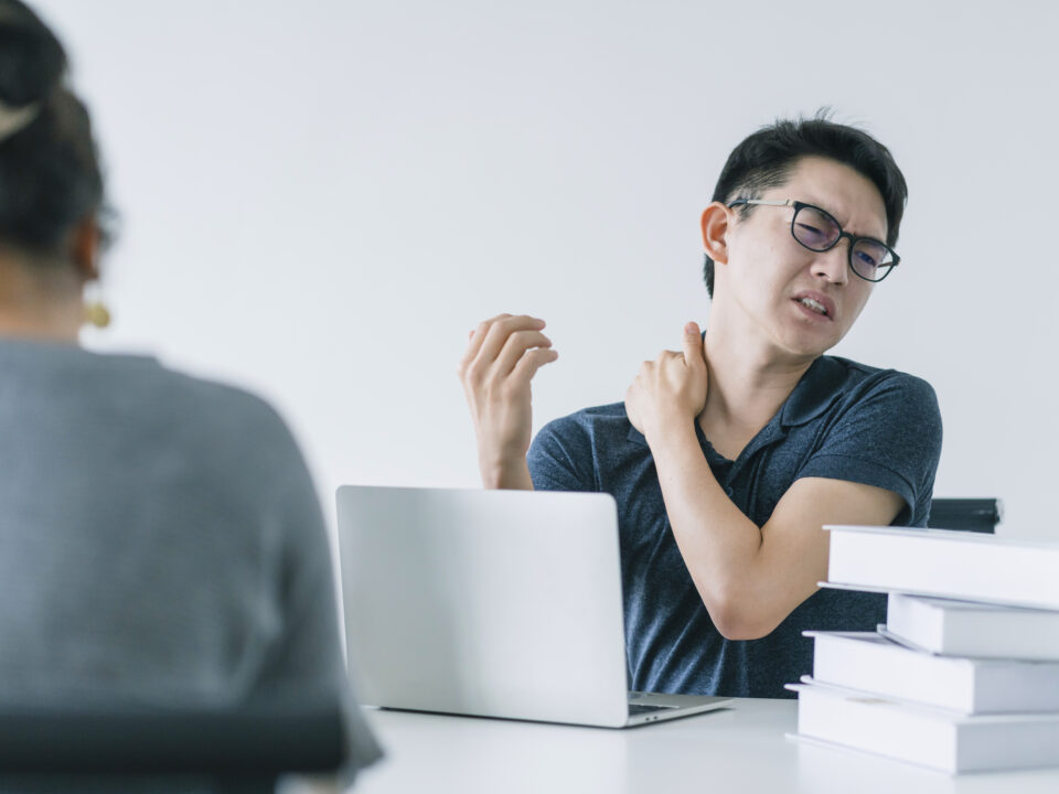 Pundak kaku setelah duduk lama